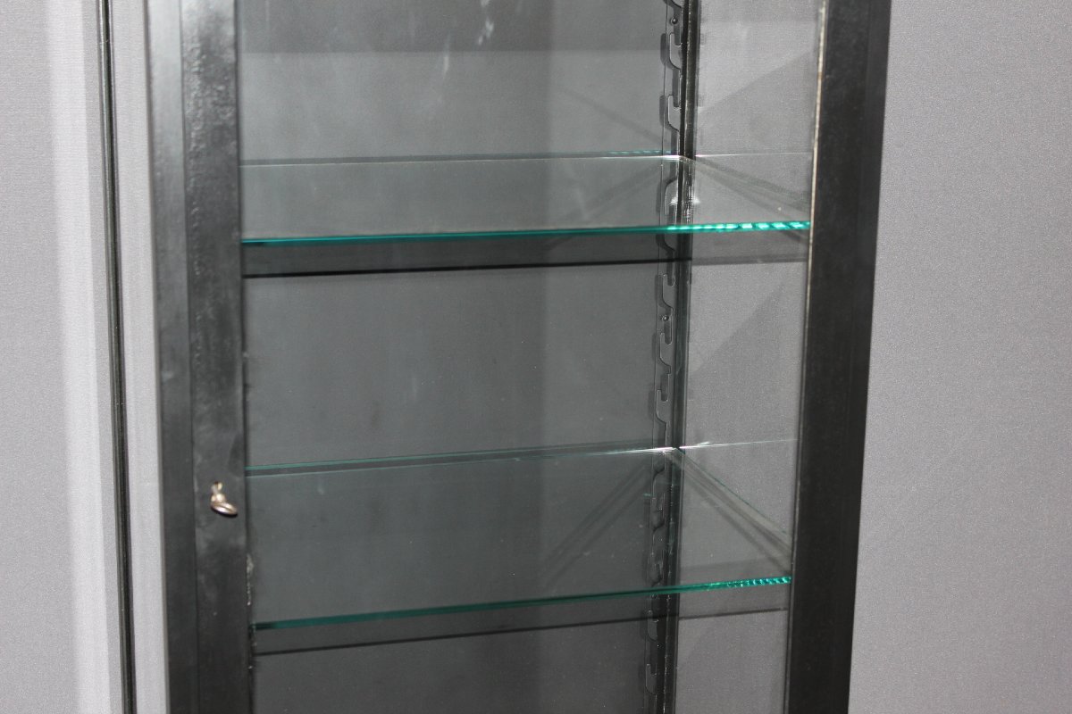 Vitrine en fer laqué noir vers 1950-photo-3