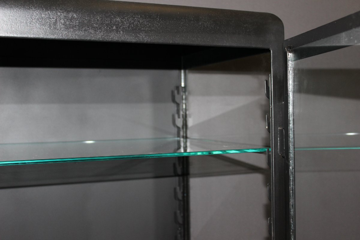 Vitrine en fer laqué noir vers 1950-photo-2