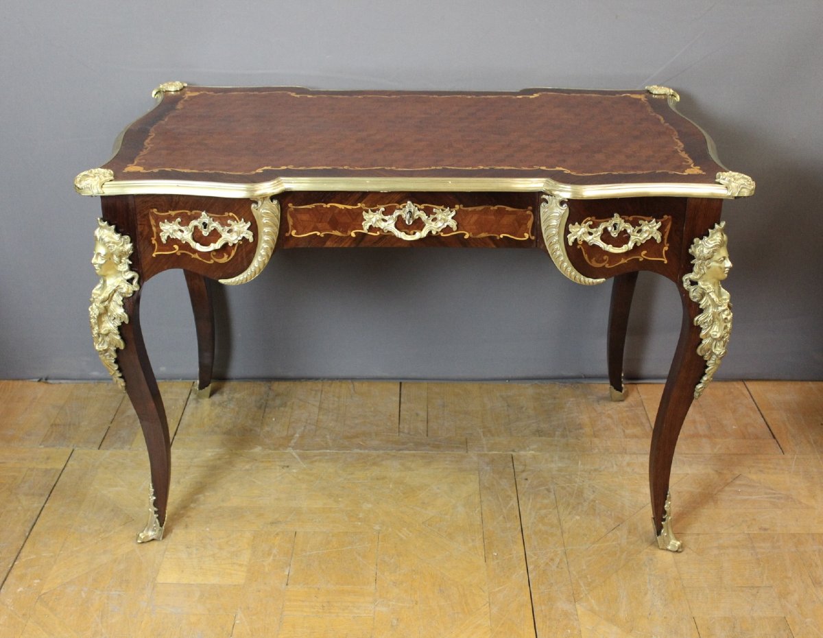 Bureau Louis XV en Marqueterie et Bronze d'époque XIX 