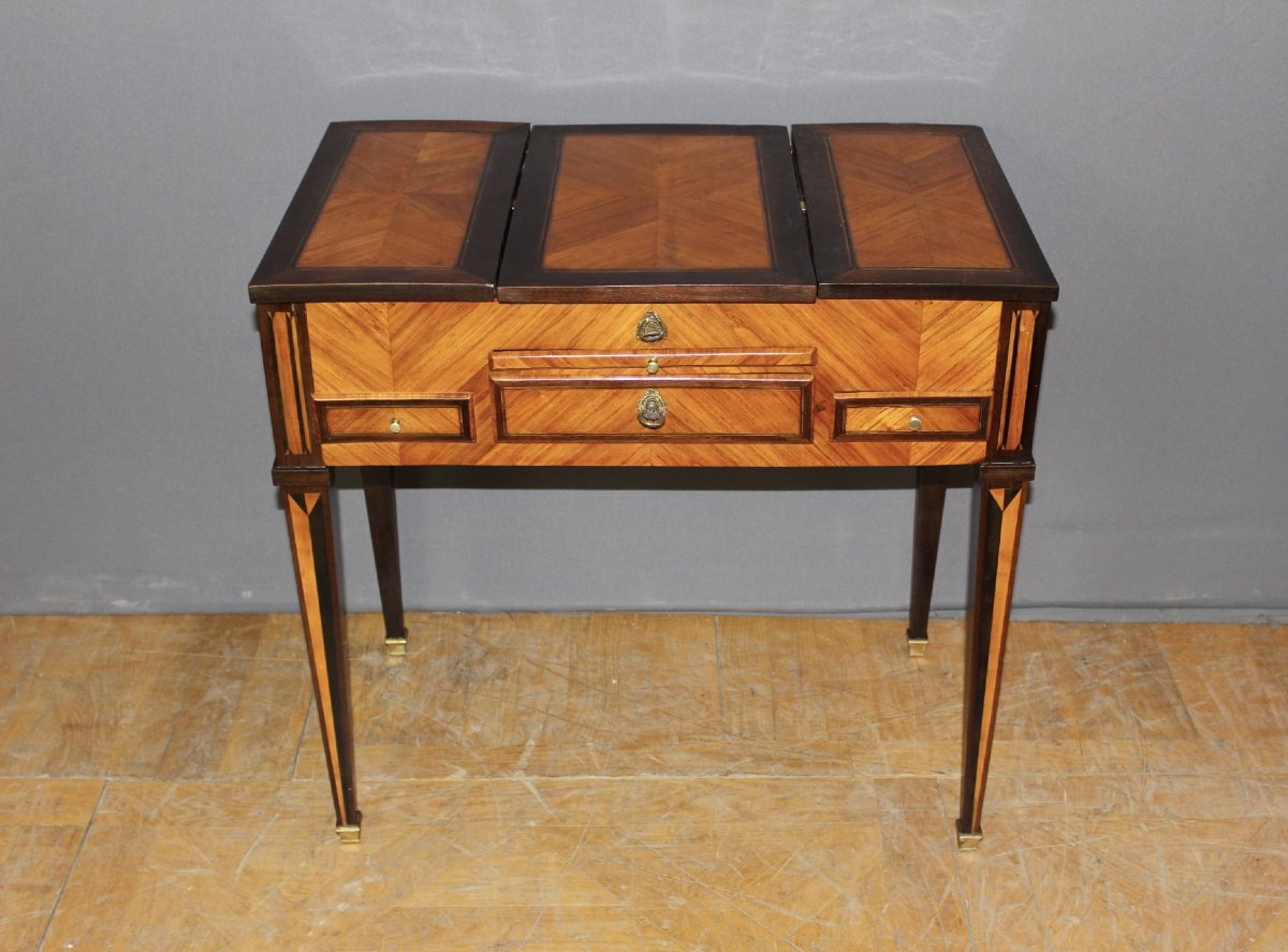 Coiffeuse Louis XVI en Marqueterie de Bois de Rose et Palissandre XVIIIe