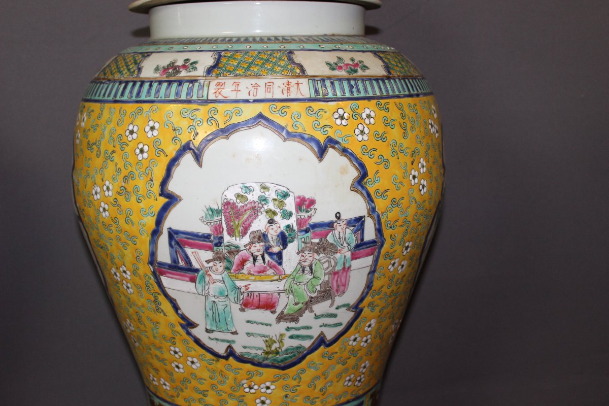 Paire de Vases Chinois d'Apparat sur socle en Bois XX-photo-1