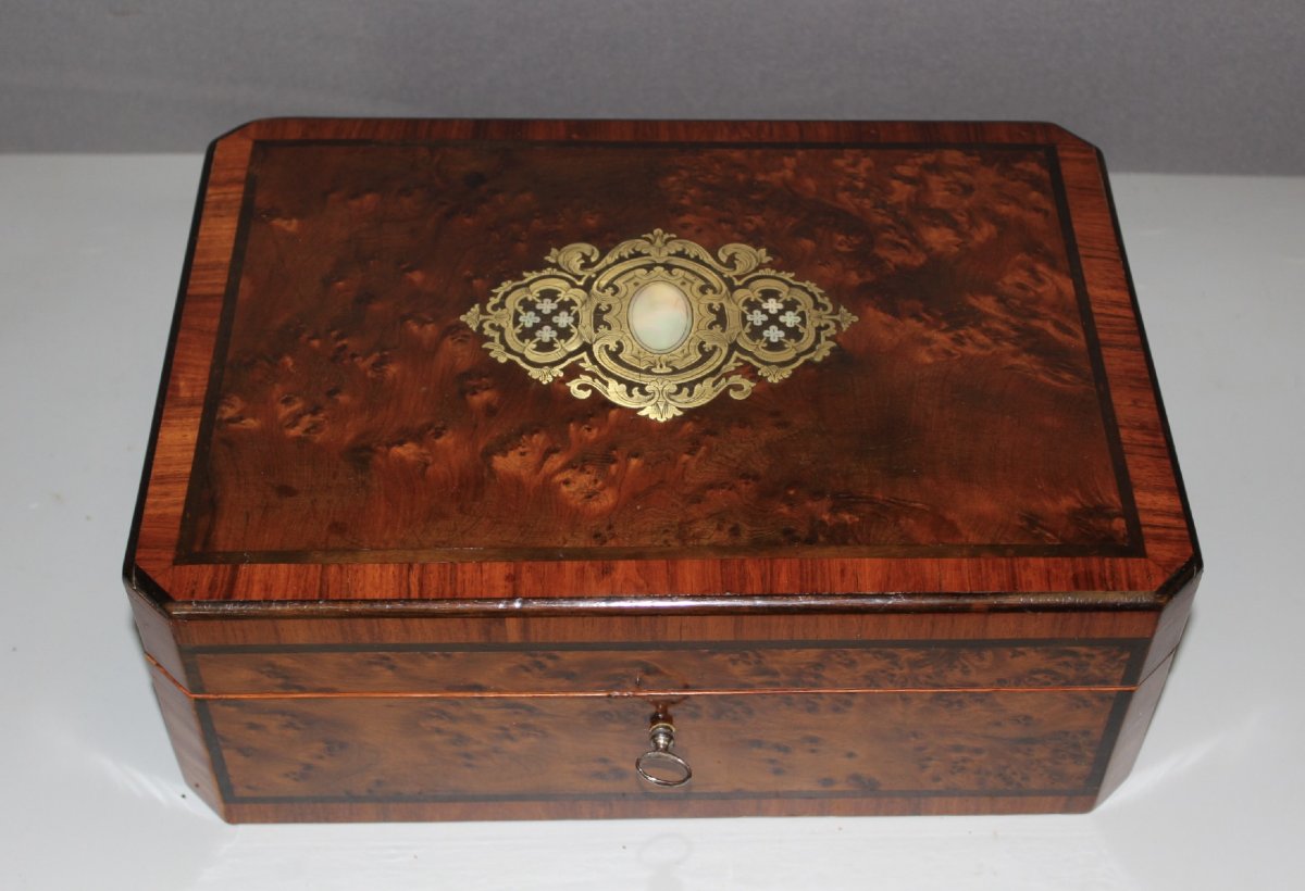 Napoleon III-style Box In Thuja And Rosewood Marquetry, Late 19th Century