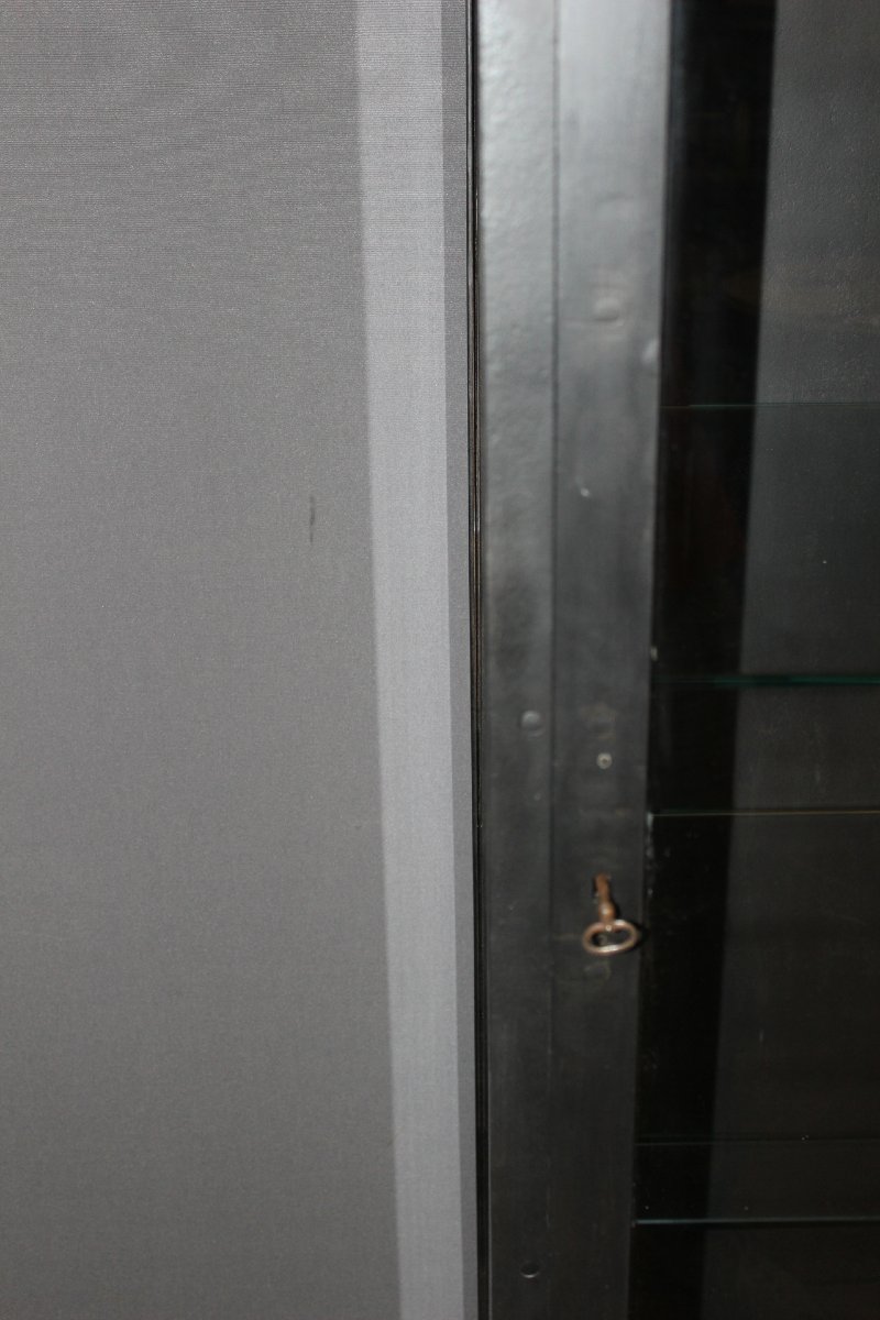 Vitrine en fer laqué noir vers 1920-photo-1