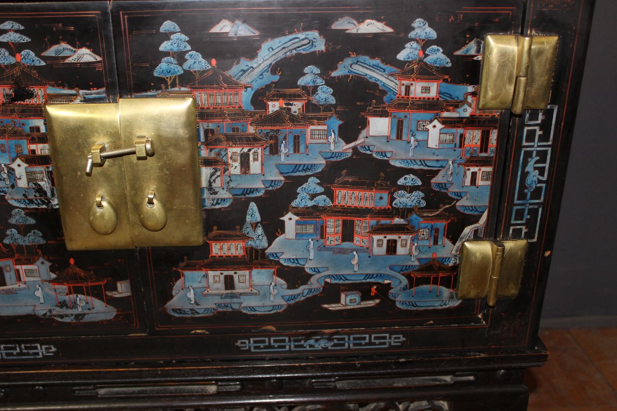 Chinese Lacquered Wooden Sideboard, Circa 1930-photo-1
