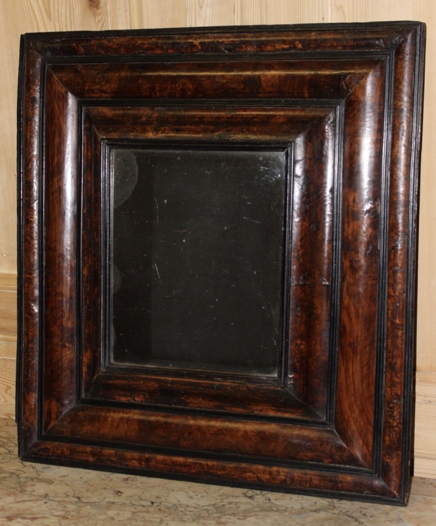 Miroir d'époque Louis XIII En Loupe De Noyer XVII