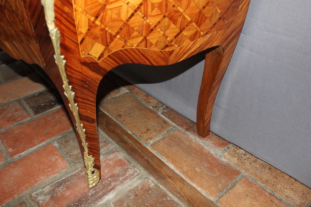 Commode De Style Louis XV En Marqueterie De Cube -photo-2