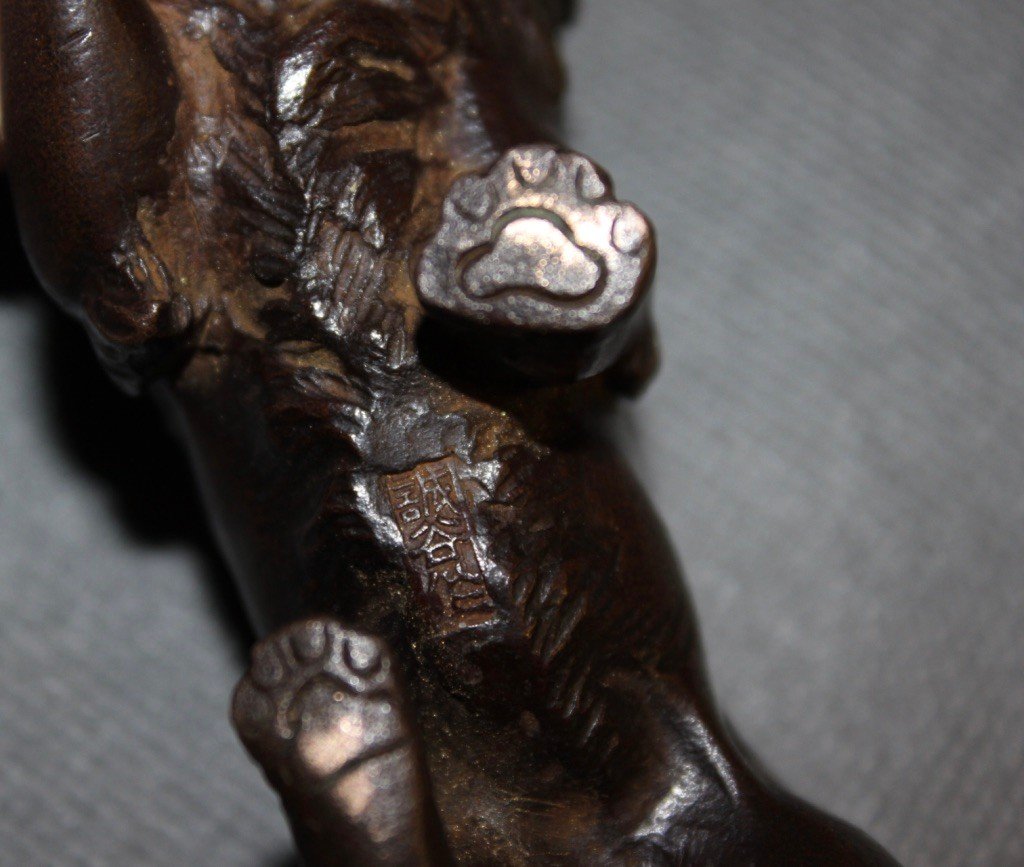 Okimono En Bronze Représentant Un Lion Vers 1900 Signé-photo-2