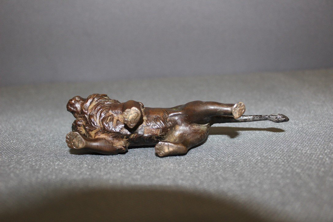 Okimono En Bronze Représentant Un Lion Vers 1900 Signé-photo-6