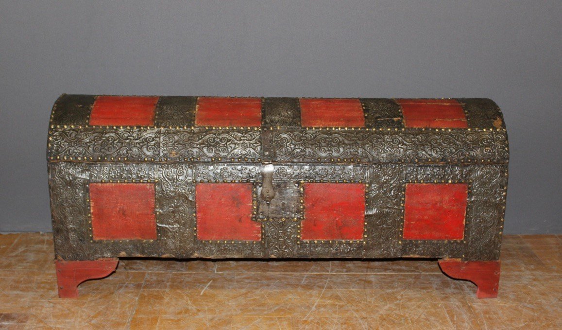 Chest In Hammered Iron And Fir Early XVIII