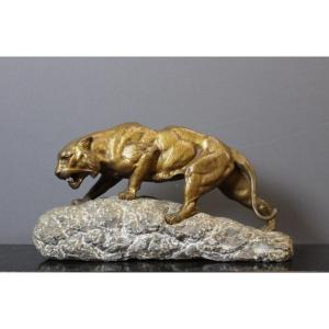 Sculpture En Bronze Représentant Une Lionne Par Andrey 