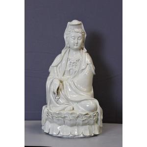 Blanc De Chine , Guanyin assise sur une Fleurs de Lotus , XXe