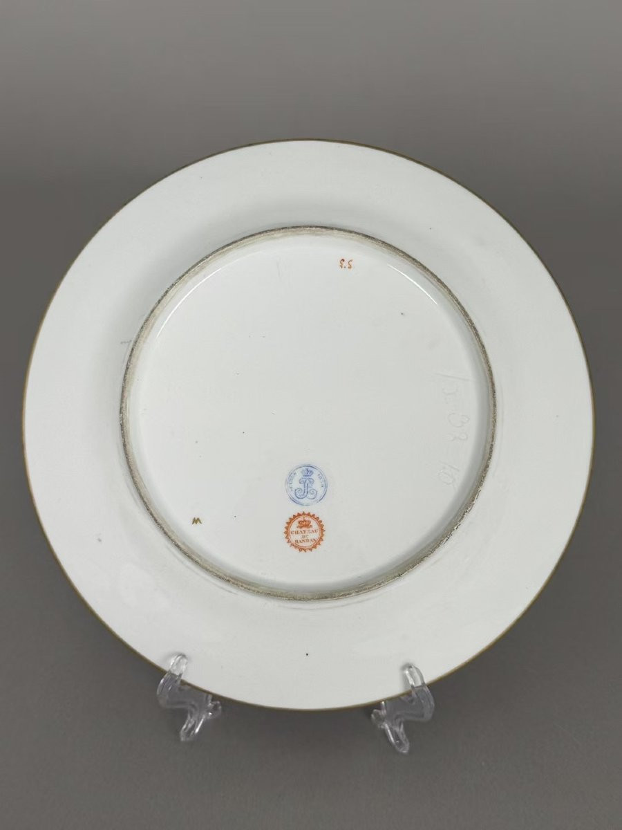 Assiette en porcelaine de Sèvres à fond vert et décor floral aux papillons-photo-2