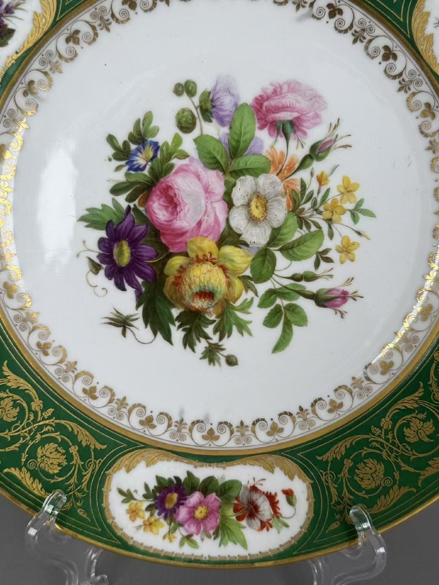Assiette en porcelaine de Sèvres à fond vert et décor floral aux papillons-photo-3