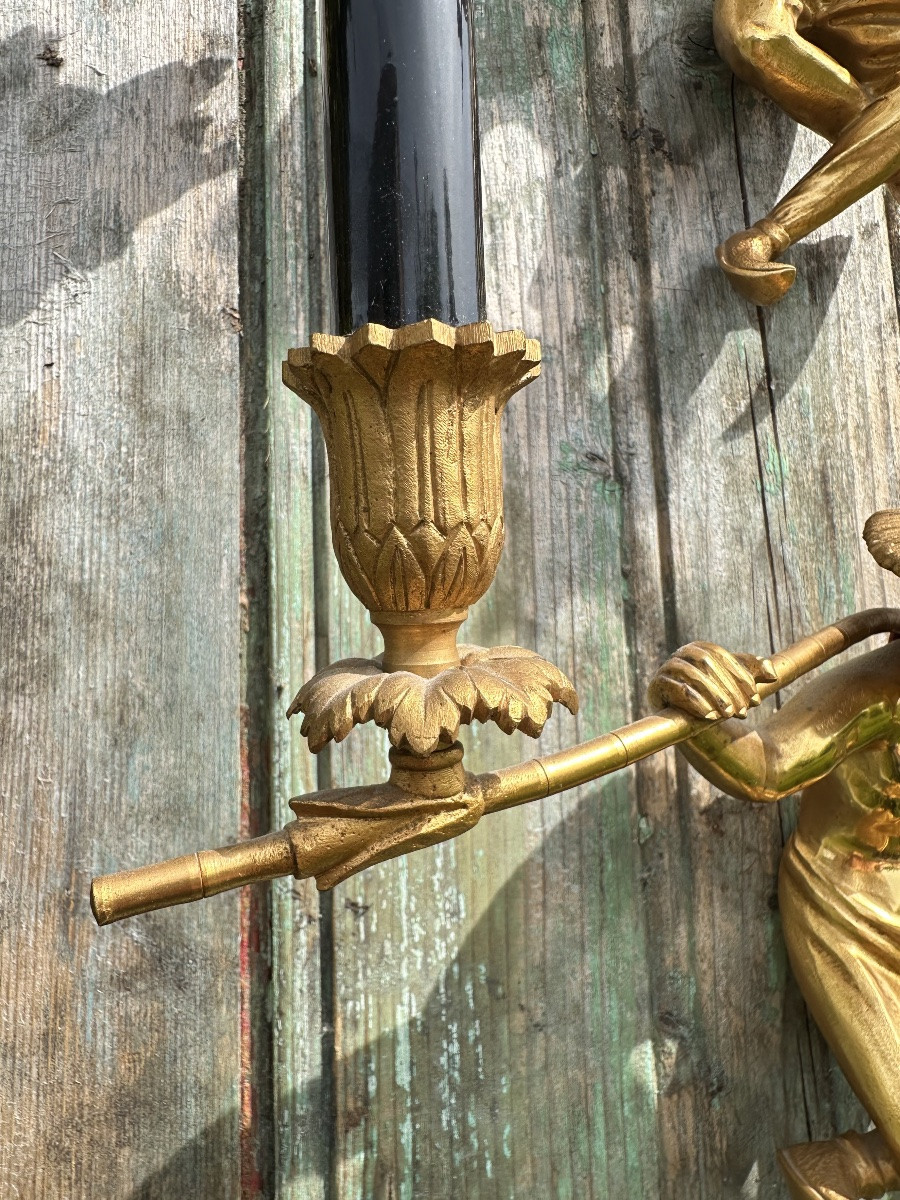 Paire d’Appliques en Métal Doré – Décor au Chinois – Maison Ramsay, Paris-photo-4
