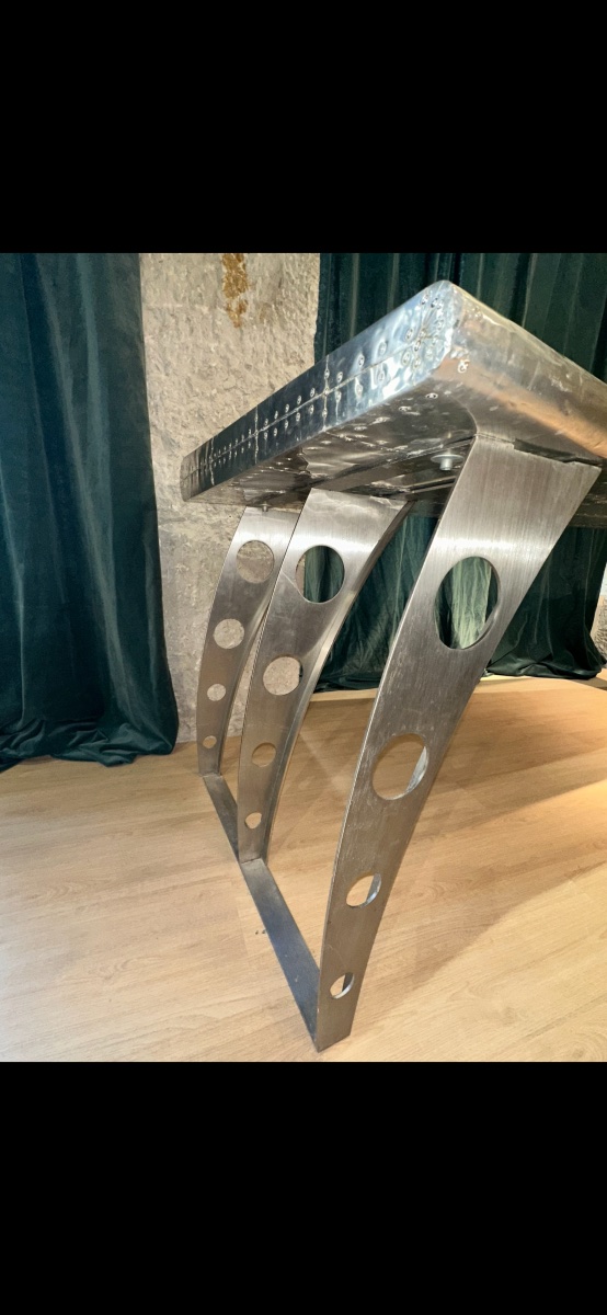 Bureau en forme Aile d’avion “Wing” en aluminium -photo-1