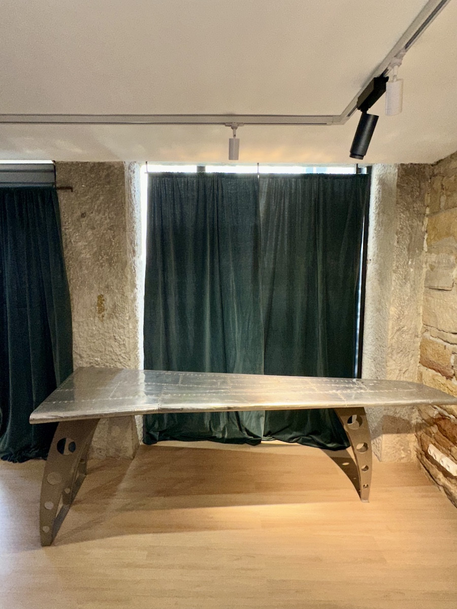 Bureau en forme Aile d’avion “Wing” en aluminium 