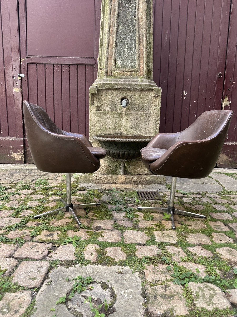 PAIRE DE FAUTEUILS PIVOTANTS DESIGN SCANDINAVE EN CUIR -photo-3