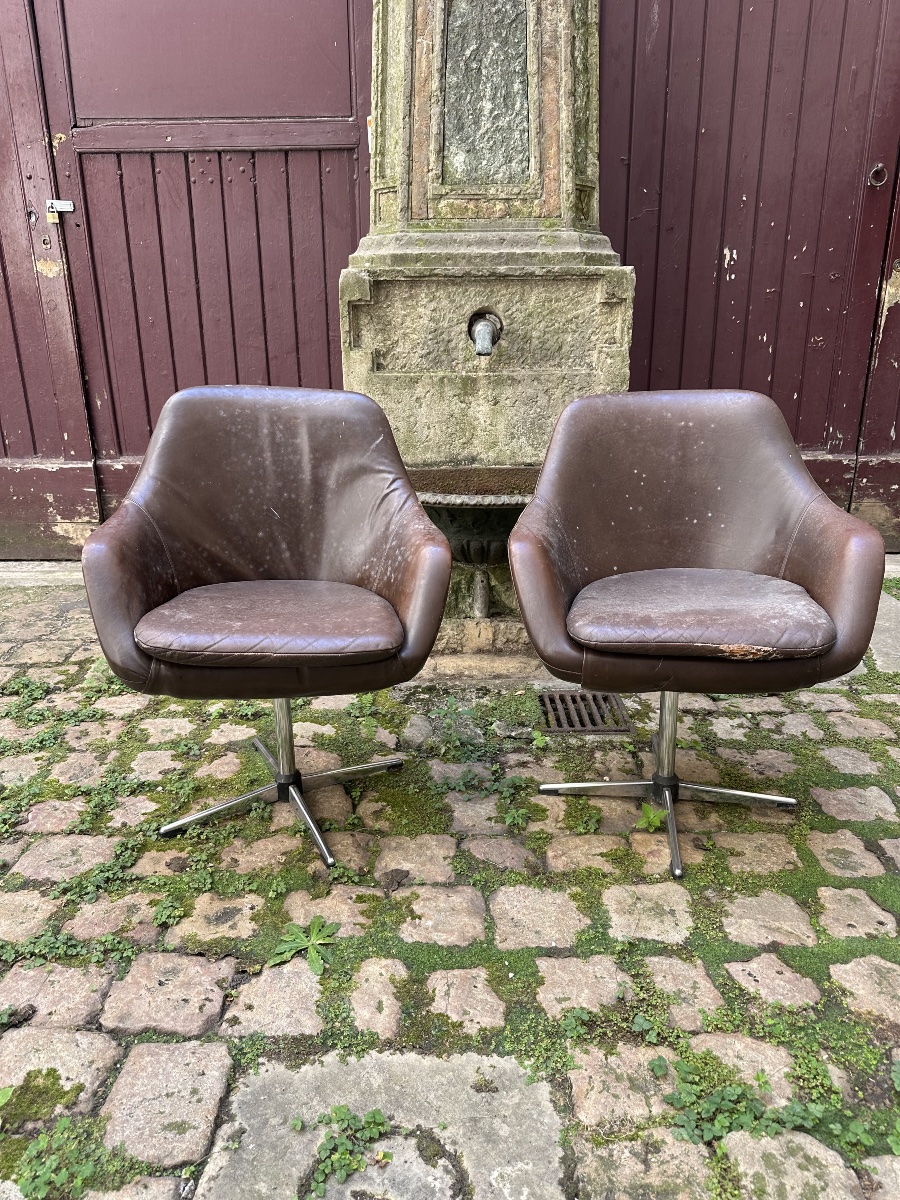 PAIRE DE FAUTEUILS PIVOTANTS DESIGN SCANDINAVE EN CUIR -photo-4