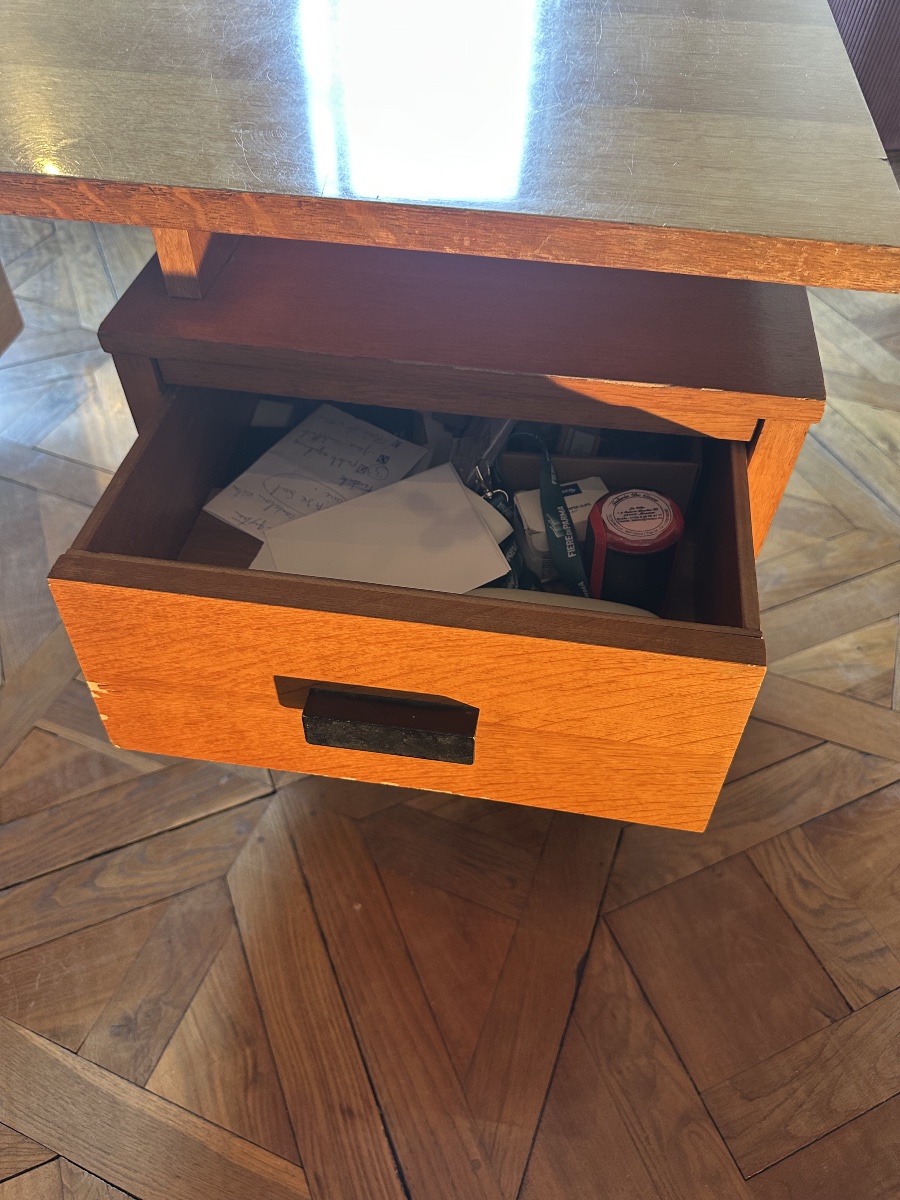 Grand bureau design à deux caissons, à la manière de Jacques Hitier-photo-4