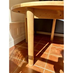 TABLE DE SALLE À MANGER EN PIN MASSIF Dans l’esprit de Charlotte Perriand France, années 1970