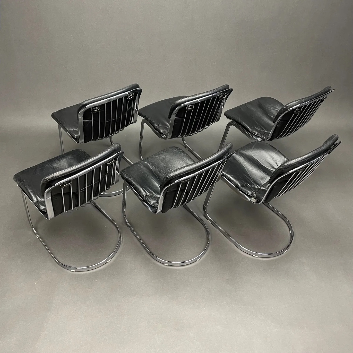 Willy Rizzo, (1928-2013), suite de 6 chaises métal chromé et cuir, édition Cidue Italy, ca 1975-photo-3