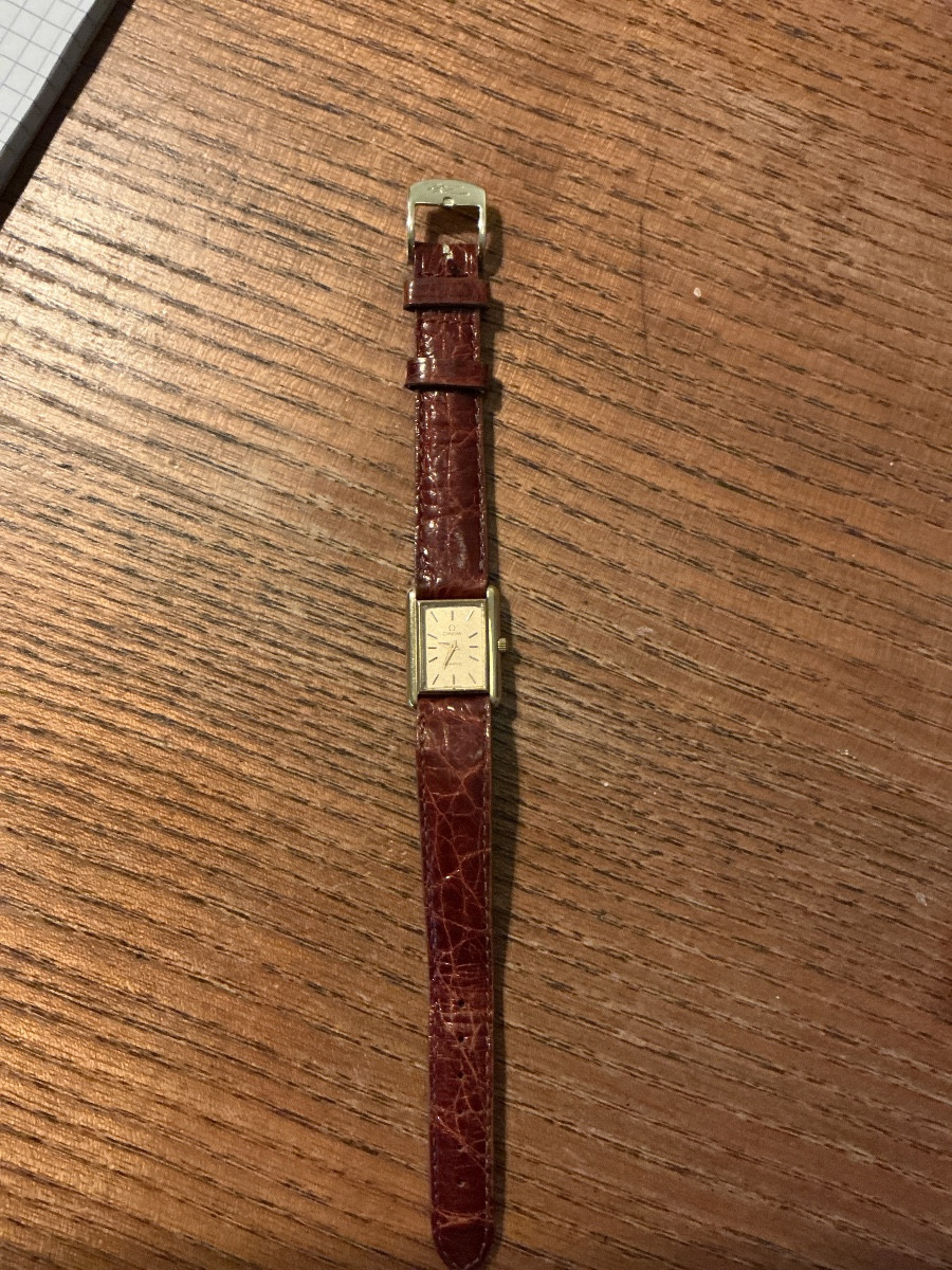 Montre femme tank omega en or 18 carats et bracelet cuir-photo-1
