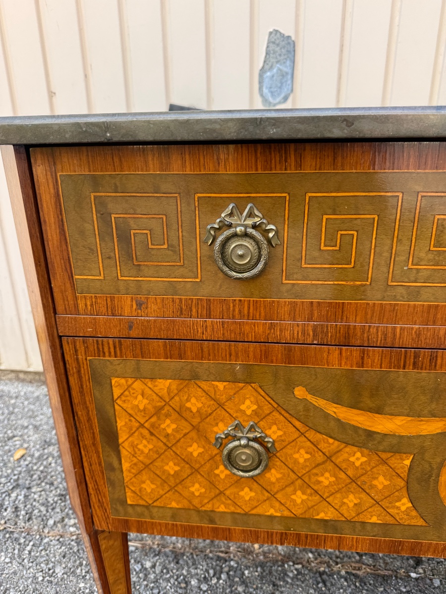 Commode de style Louis XVI en marqueterie, XXᵉ siècle – Plateau de marbre Gris -photo-1