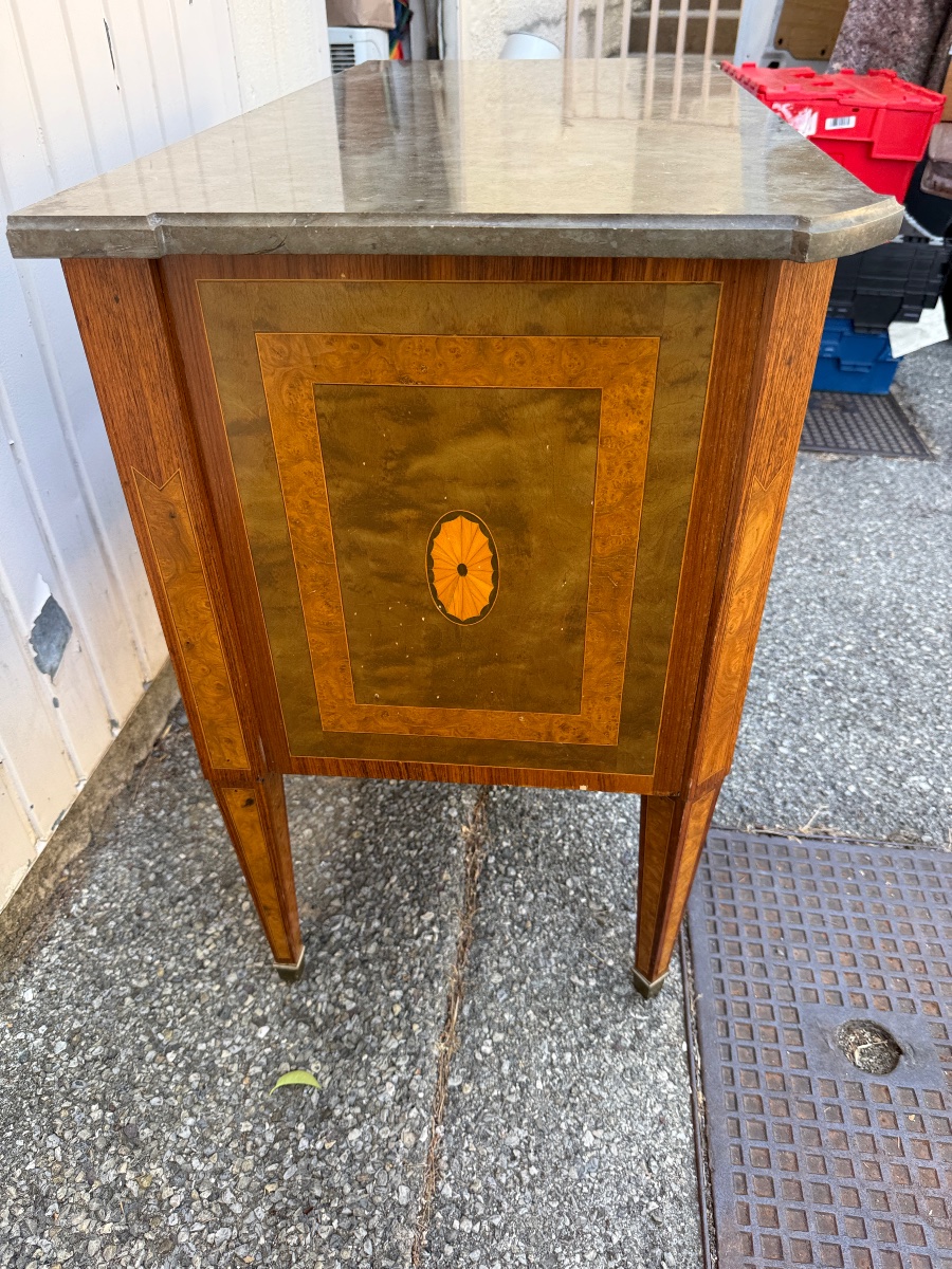 Commode de style Louis XVI en marqueterie, XXᵉ siècle – Plateau de marbre Gris -photo-3