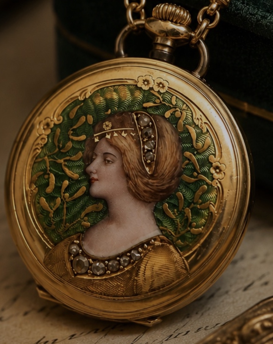 MONTRE DE COL ANCIENNE EN OR ÉMAILLÉ