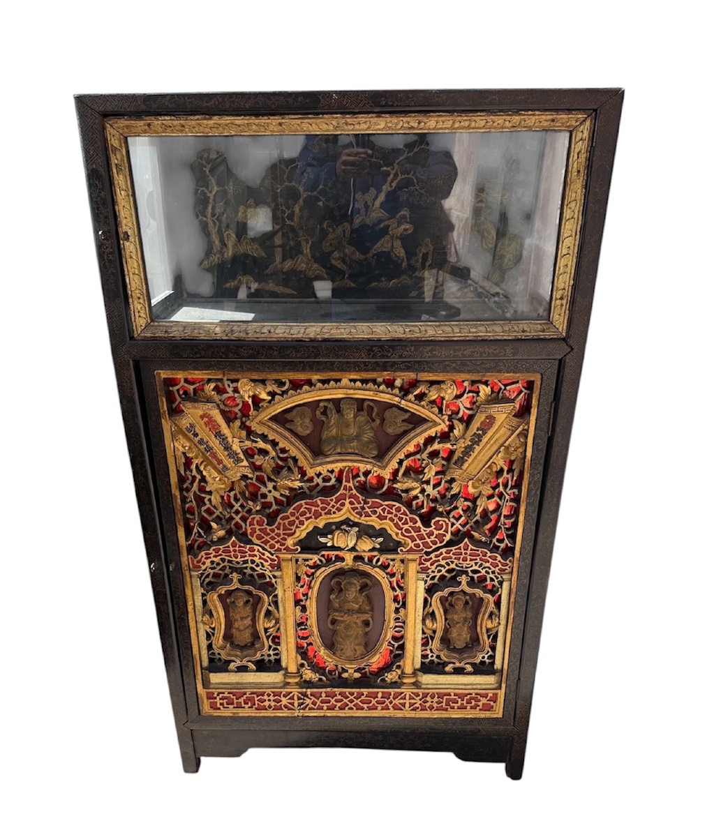 Important Antique Vietnamese Display Cabinet – Circa 1900 – Lacquered And Gilded Wood