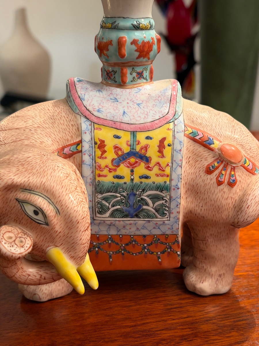 Paire de bougeoirs éléphants en porcelaine de Chine Famille Rose – XIXe/XXe siècle-photo-4
