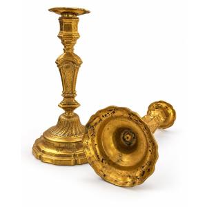 Paire de bougeoirs en bronze doré – Époque Régence, début XVIIIᵉ siècle