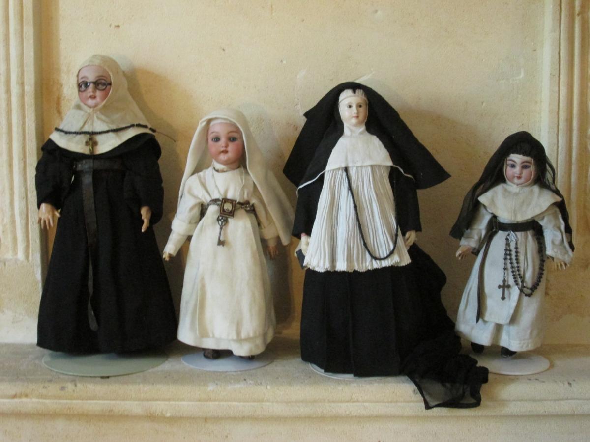 Poupée En Habit De Religieuse-photo-2