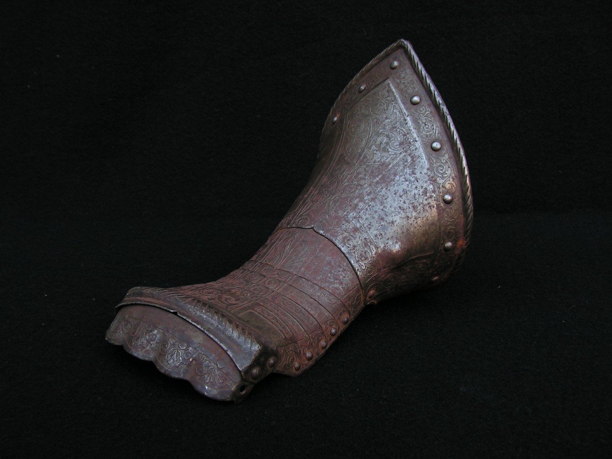 Gantelet D’armure Ancien En Métal Richement Décoré Viollet Le Duc-photo-3