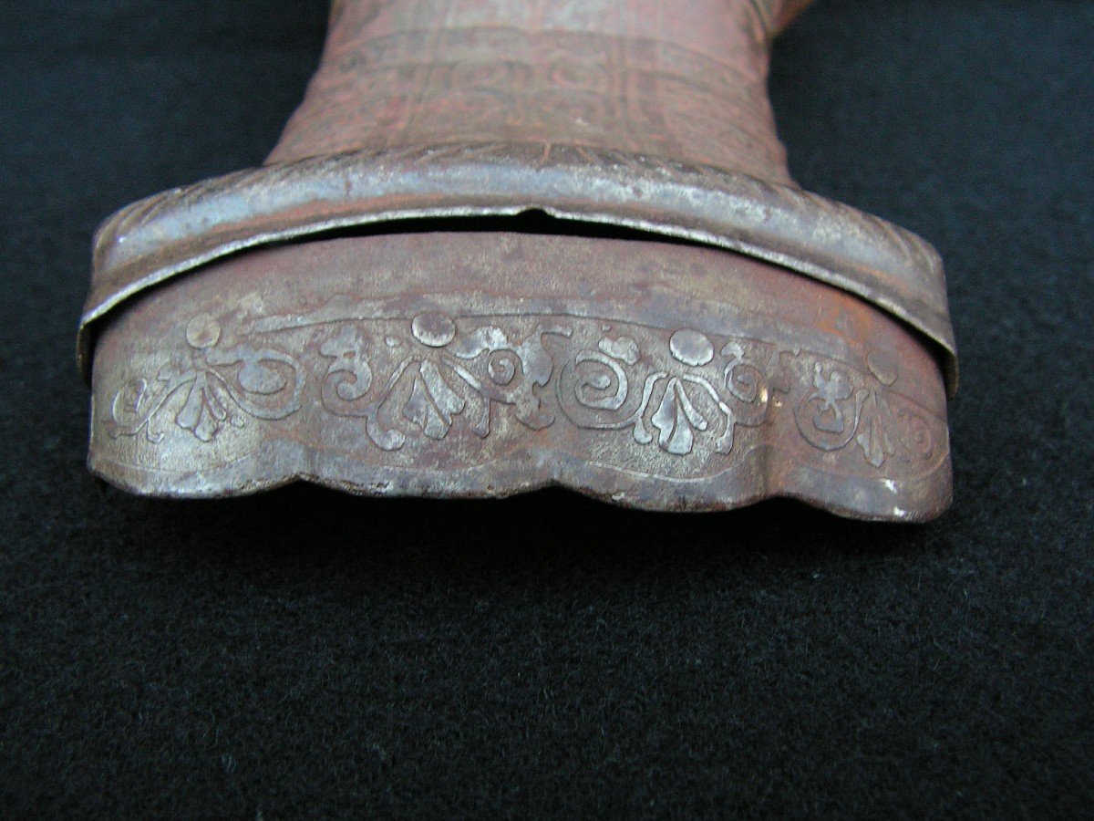 Antique Armor Gauntlet In Richly Decorated Metal Viollet Le Duc-photo-4