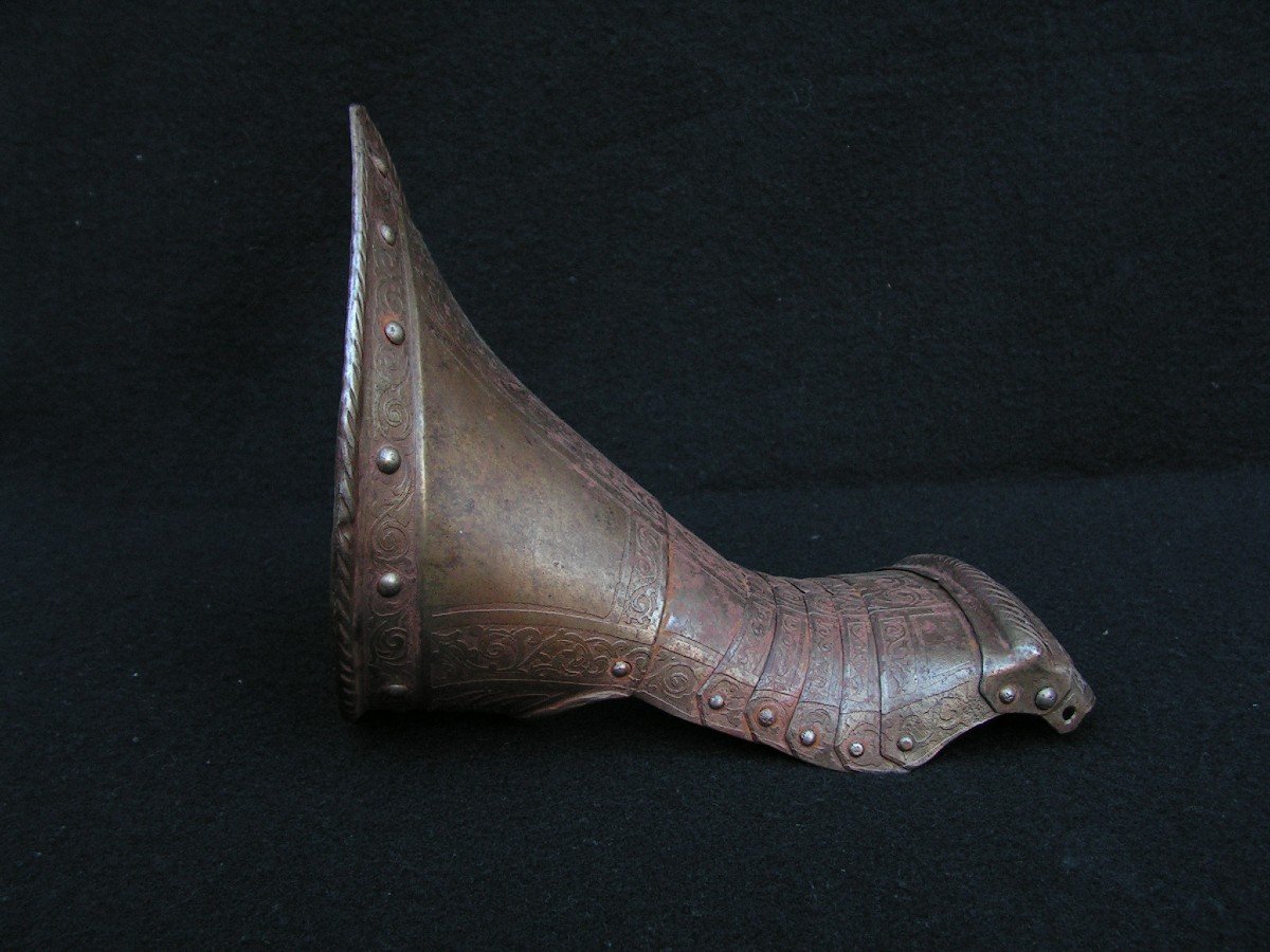 Antique Armor Gauntlet In Richly Decorated Metal Viollet Le Duc