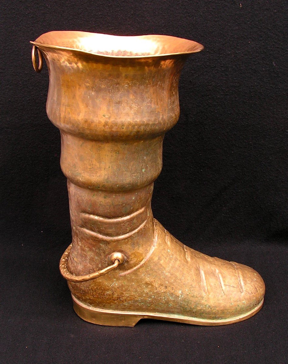 Old Boot Umbrella Stand In Brass Work Of Brassworker Popular Art-photo-3