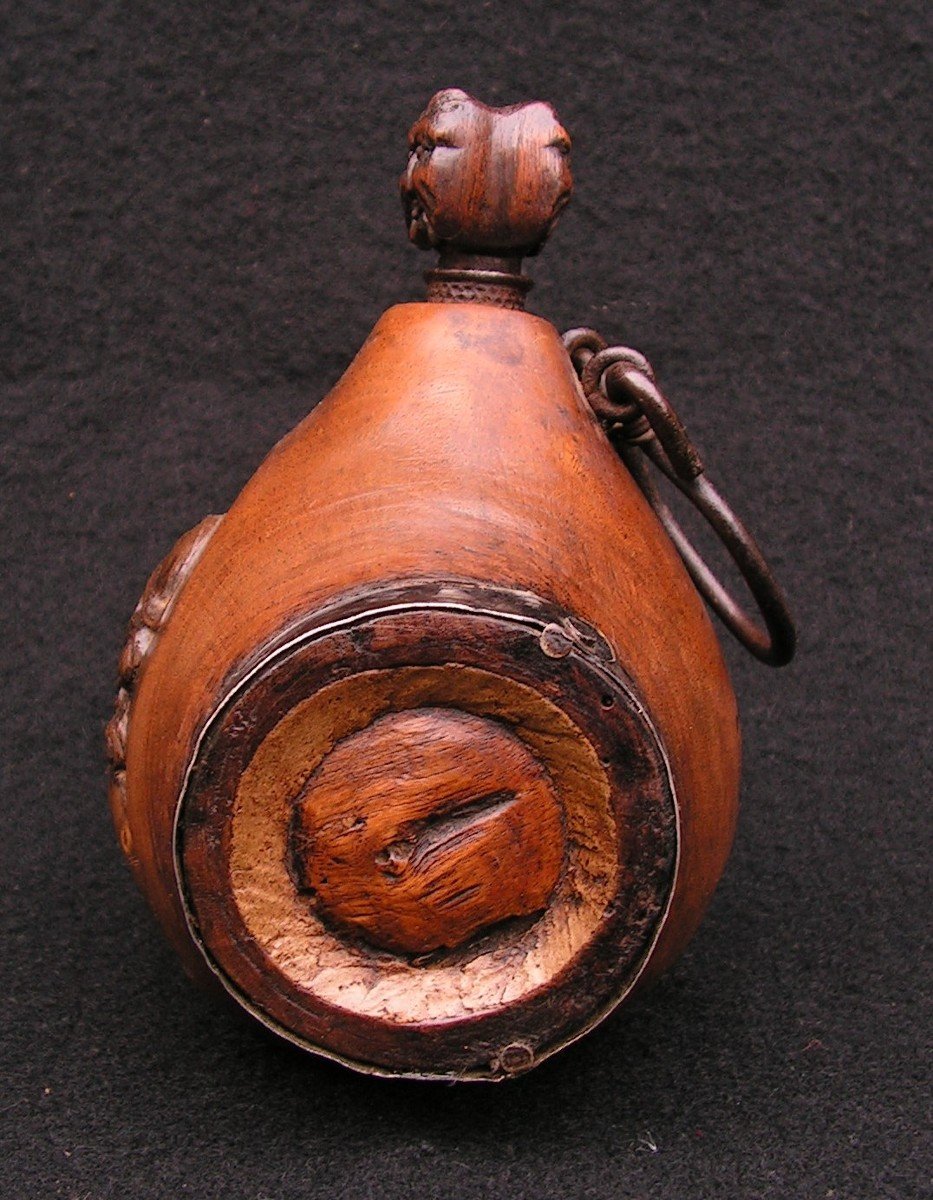 Art Populaire Tonneau Ou Tonnelet En Bois Sculpt&eacute;, Visages, Personnage Breton Ou Vend&eacute;en-photo-3