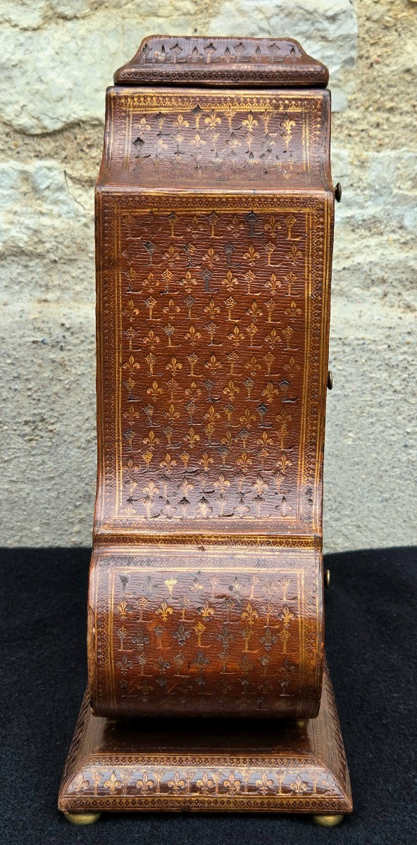 Cabinet De Table En Cuir Au Petit Fer Au L Couronné Et Couronne Royale Travail De Maîtrise XIXe-photo-1