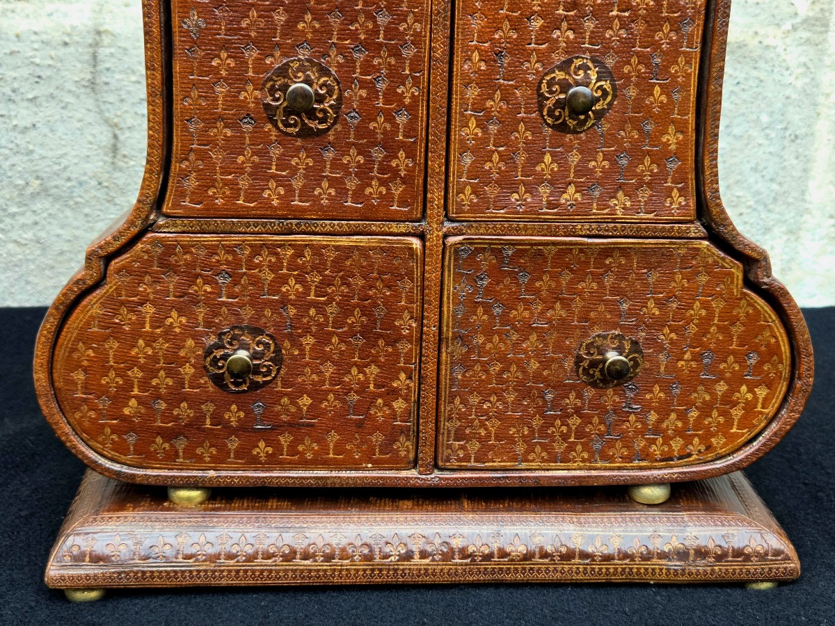 Cabinet De Table En Cuir Au Petit Fer Au L Couronné Et Couronne Royale Travail De Maîtrise XIXe-photo-4