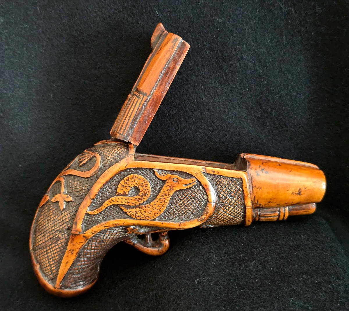 Boxwood Snuffbox Depicting A Pistol, First Empire Period, Folk Art.-photo-2