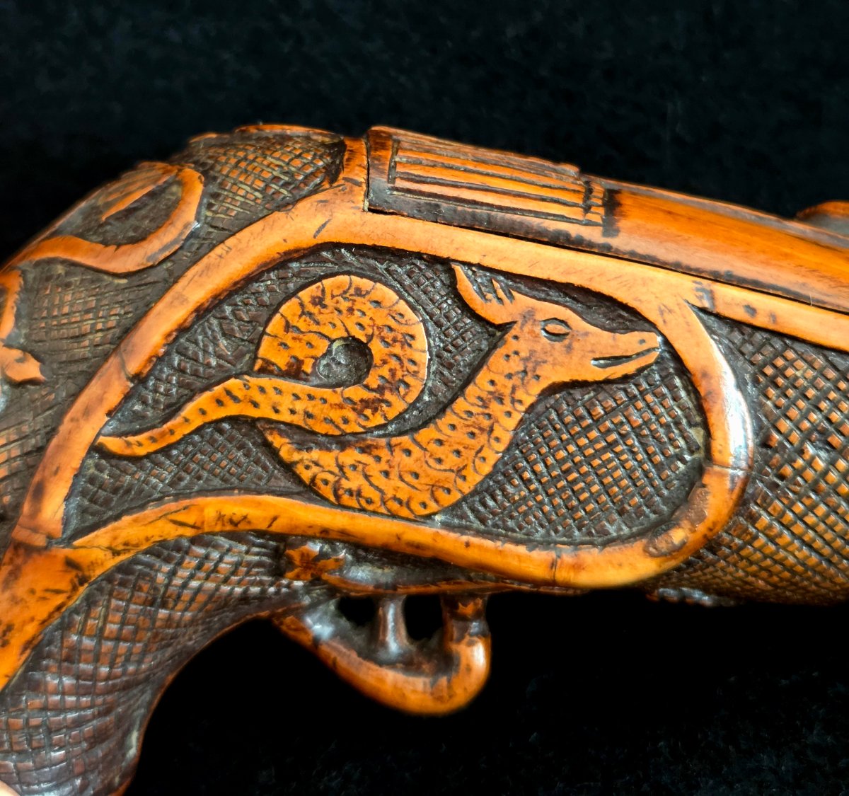 Boxwood Snuffbox Depicting A Pistol, First Empire Period, Folk Art.-photo-6