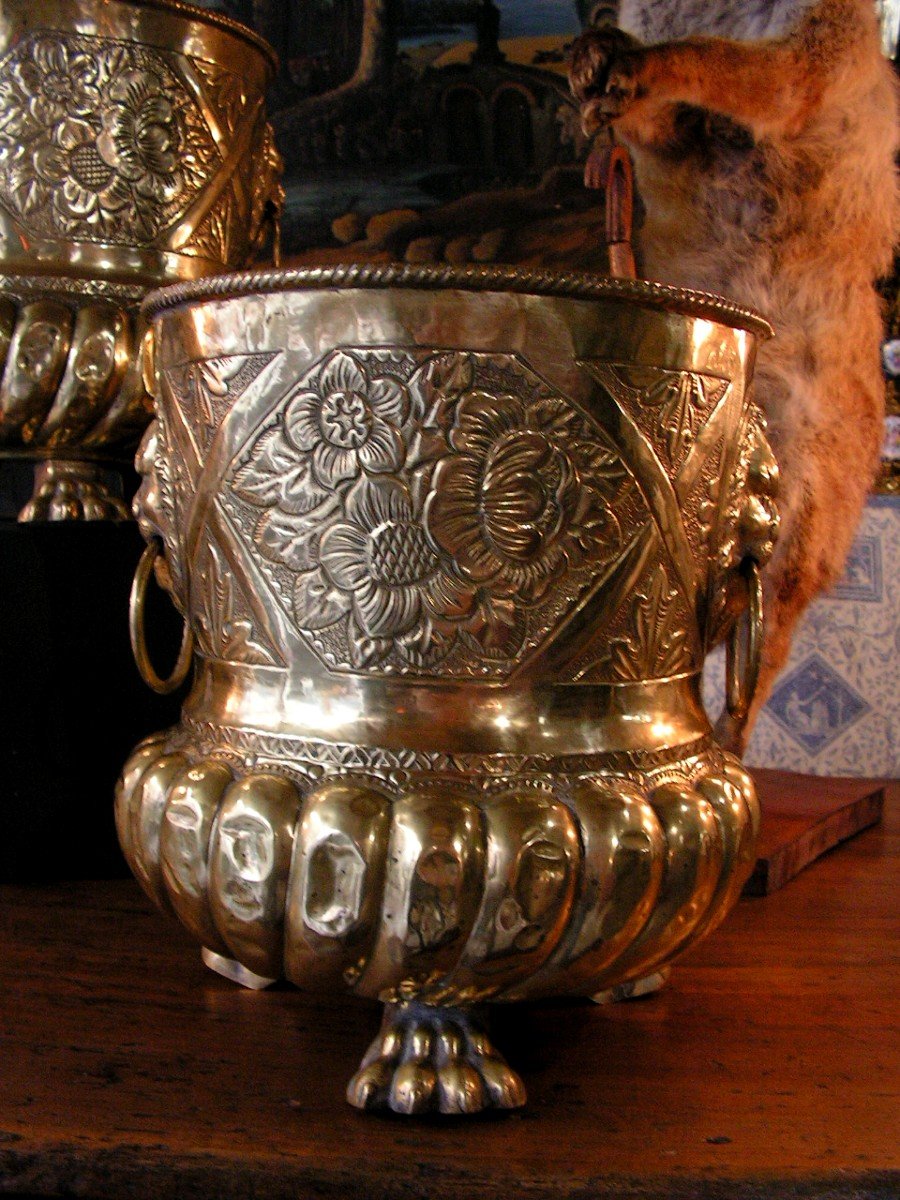 Pair Of 18th Century Refreshers Lion's Mufles And Repoussé Brass Zinc Interiors Cache Pots-photo-4