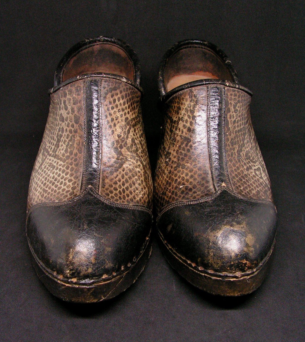 Pair Of Women's Clogs Or Galoshes Imitation Lizard Leather And Wood-photo-2