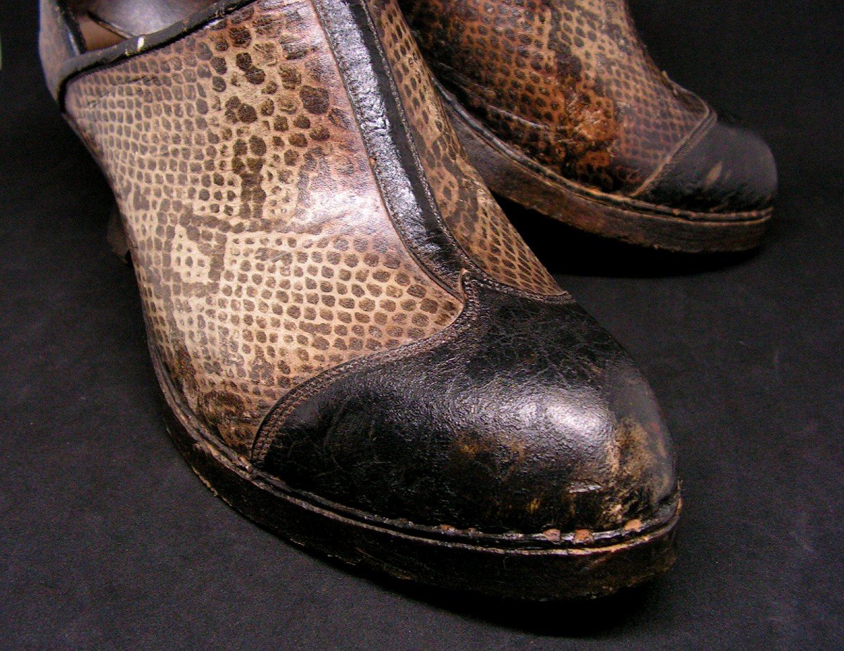 Pair Of Women's Clogs Or Galoshes Imitation Lizard Leather And Wood-photo-3