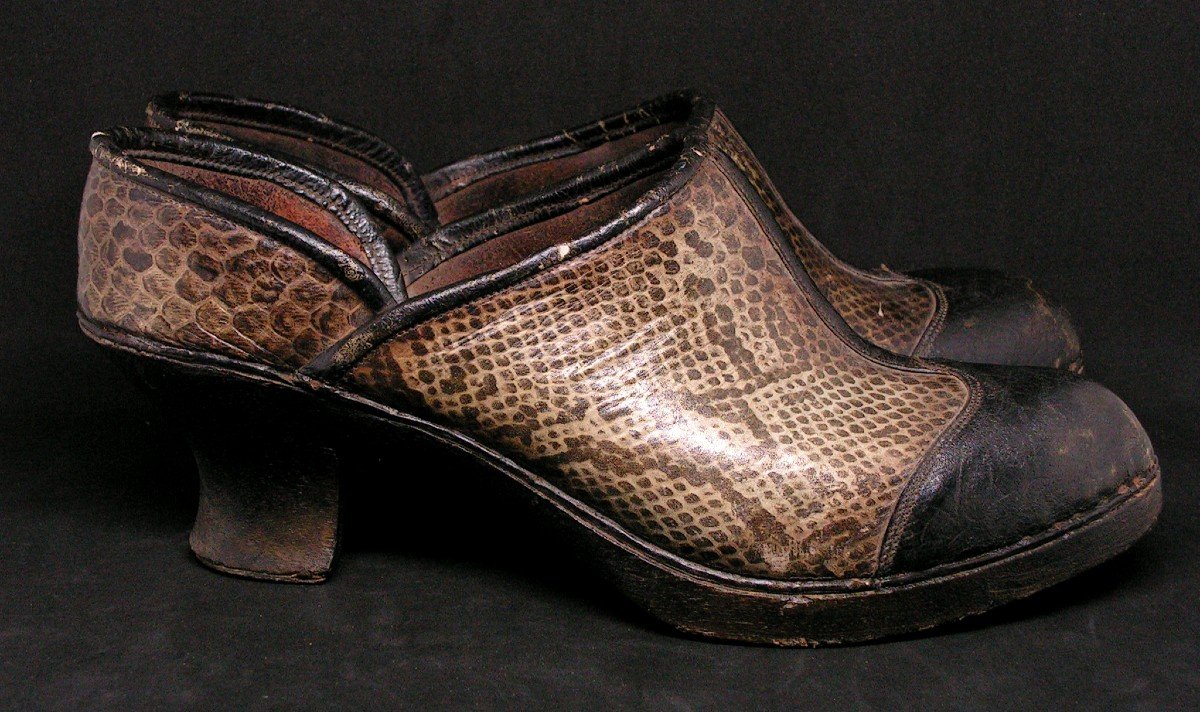 Pair Of Women's Clogs Or Galoshes Imitation Lizard Leather And Wood-photo-4