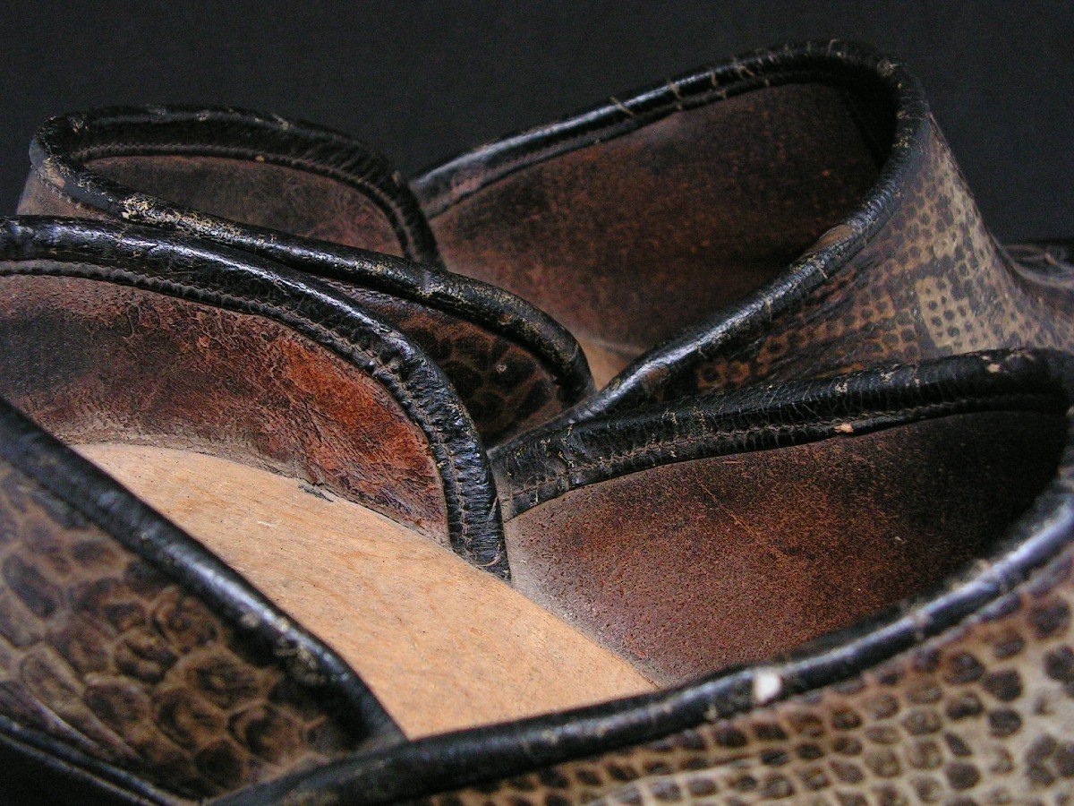 Paire De Sabots Ou Galoches De Femme Cuir Imitation Lézard Et Bois  -photo-3