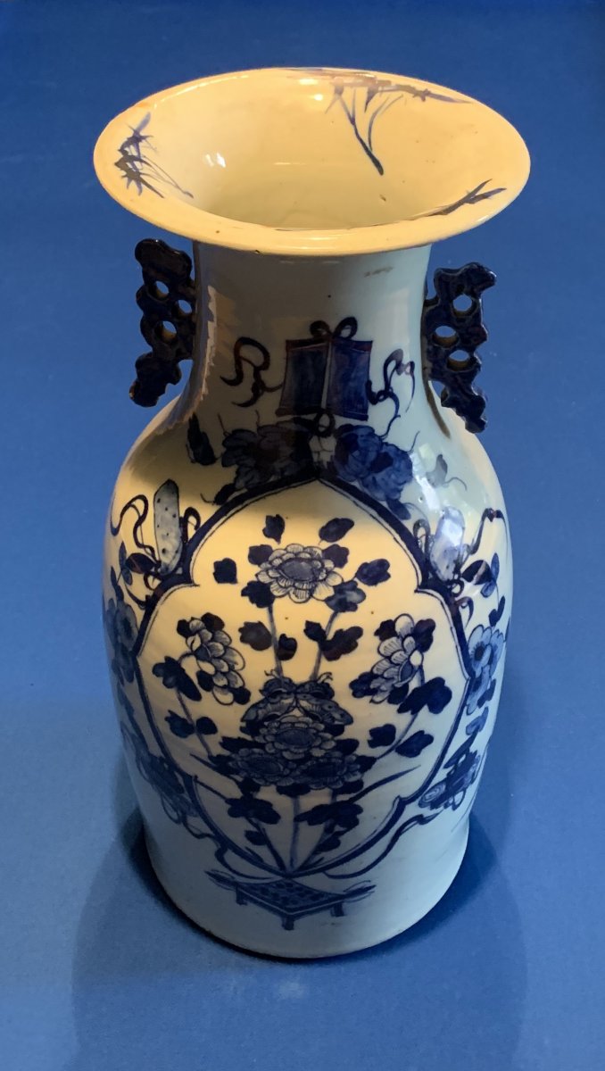 Vase Canton White Blue China XIX