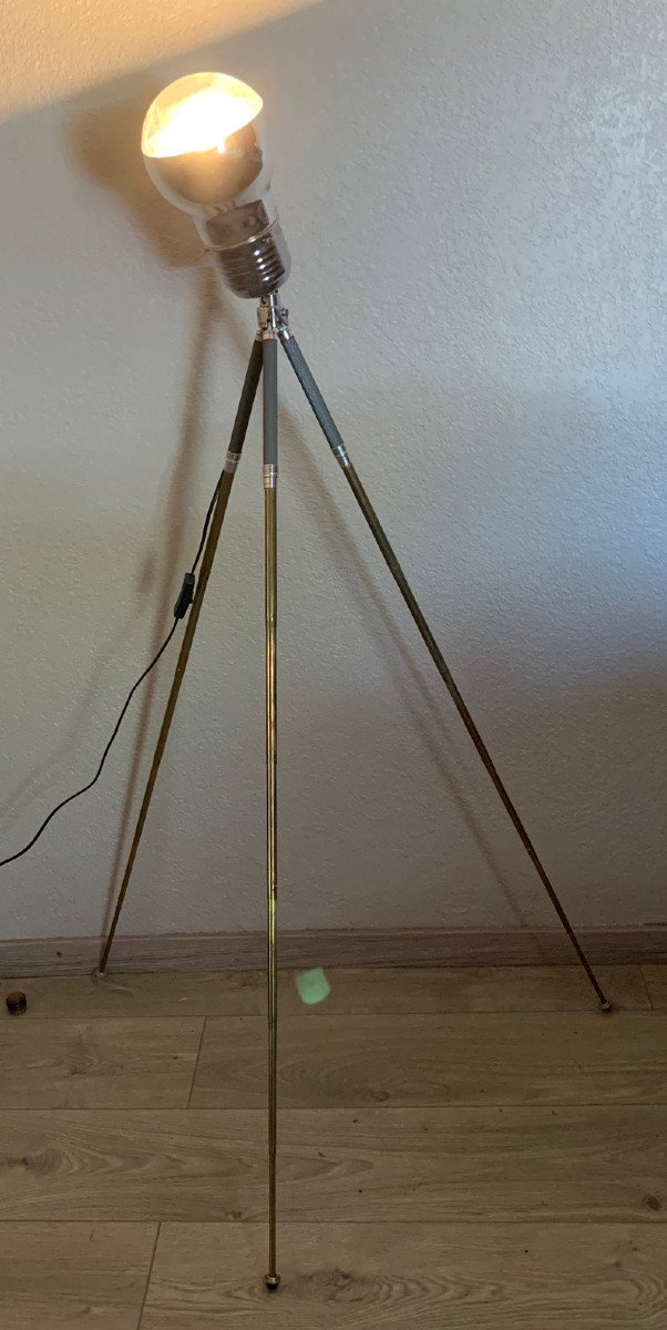 Lampe Vintage Sur Trépied 