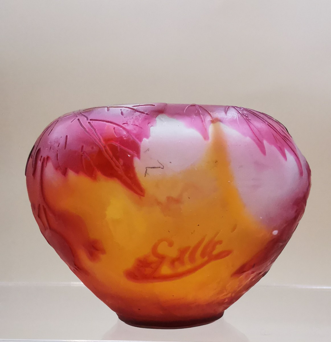 GALLE Vase boule aubépine - verre multicouche dégagé à l'acide - Art nouveau-photo-2